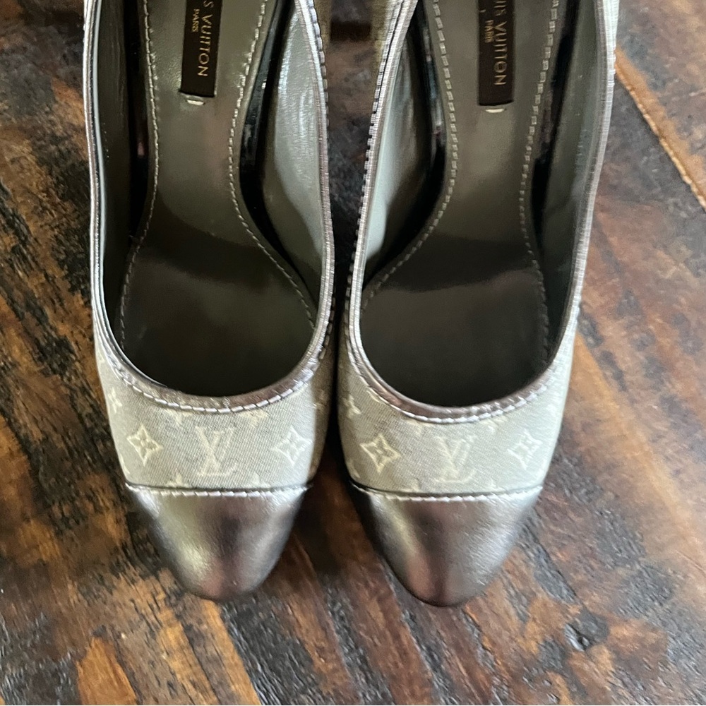Louis Vuitton Gray and Black Heels with Monogram Design - Picture 3 of 12